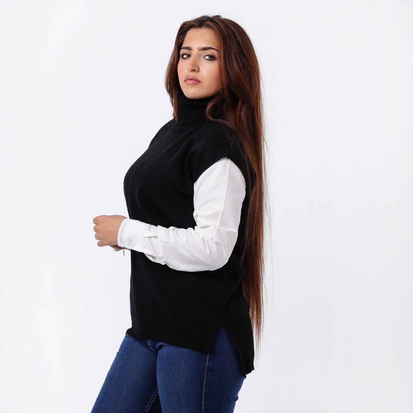 Women’s Sleeveless Knitted Turtleneck Sweater