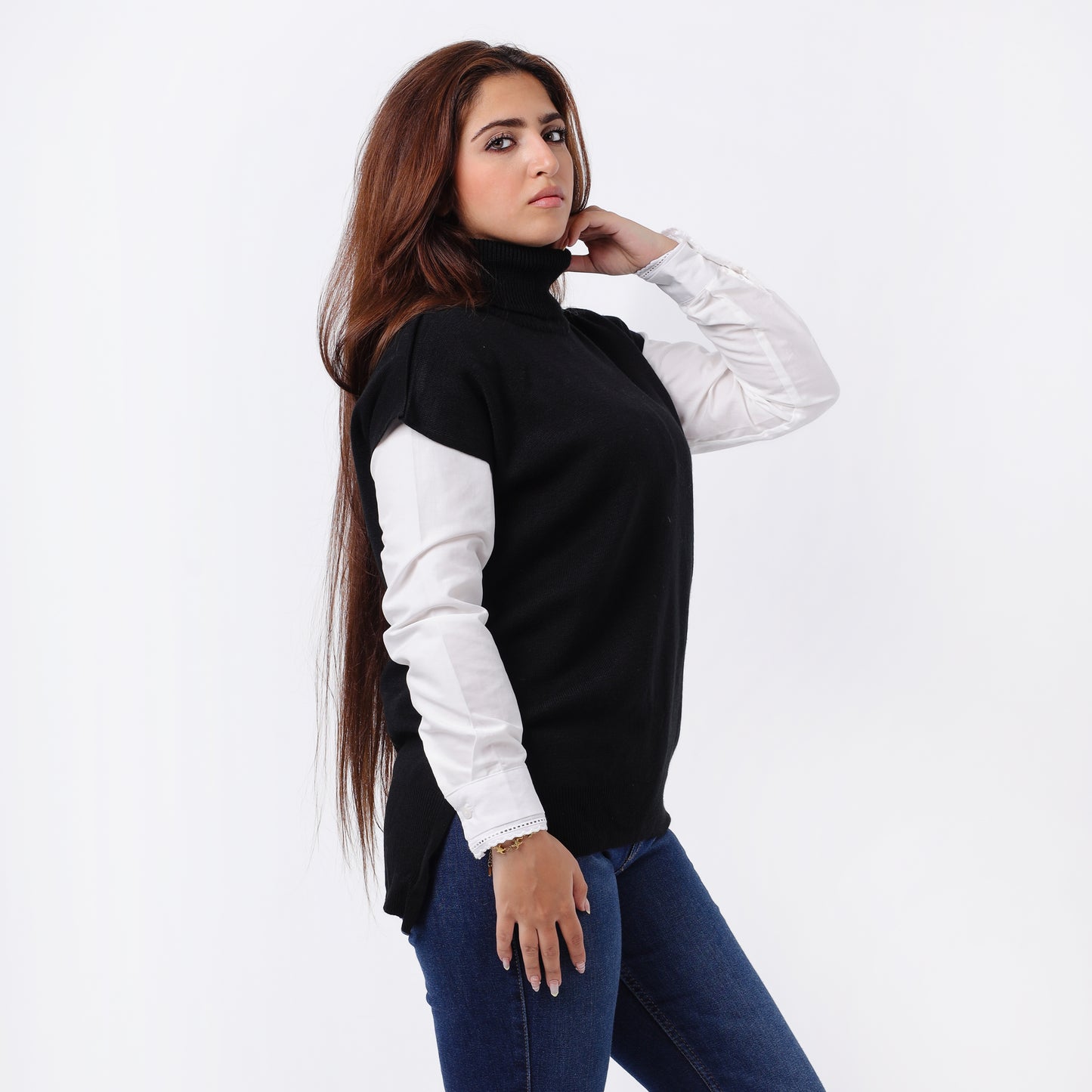 Women’s Sleeveless Knitted Turtleneck Sweater