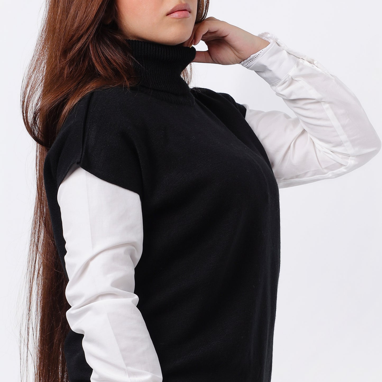 Women’s Sleeveless Knitted Turtleneck Sweater